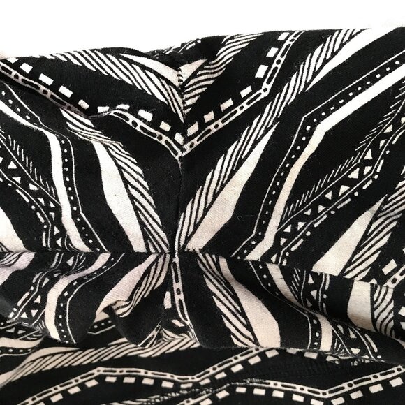 PINK Victoria's Secret VS Dog Small Black White Cotton Geometric Leggings - Picture 9 of 10